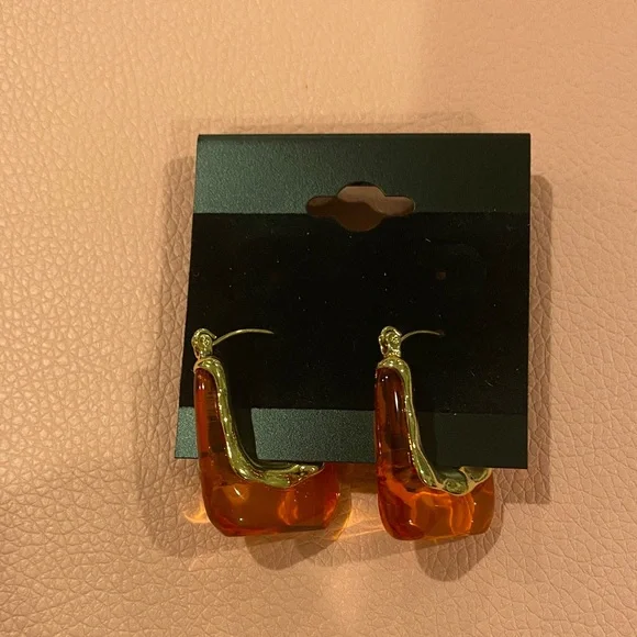 Elegant Gold and Red Earrings - Picture 4 of 4